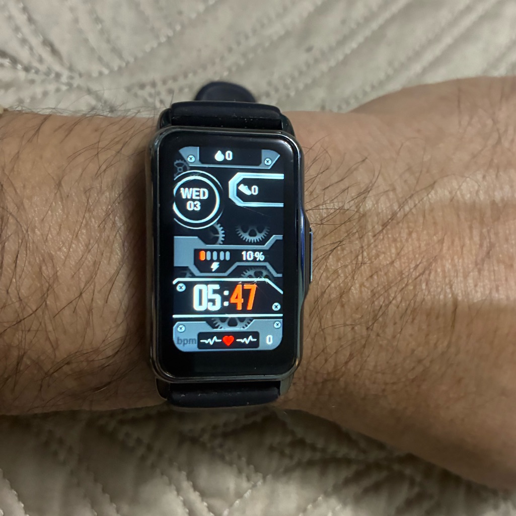 Smart Fitness Tracker With Black Band